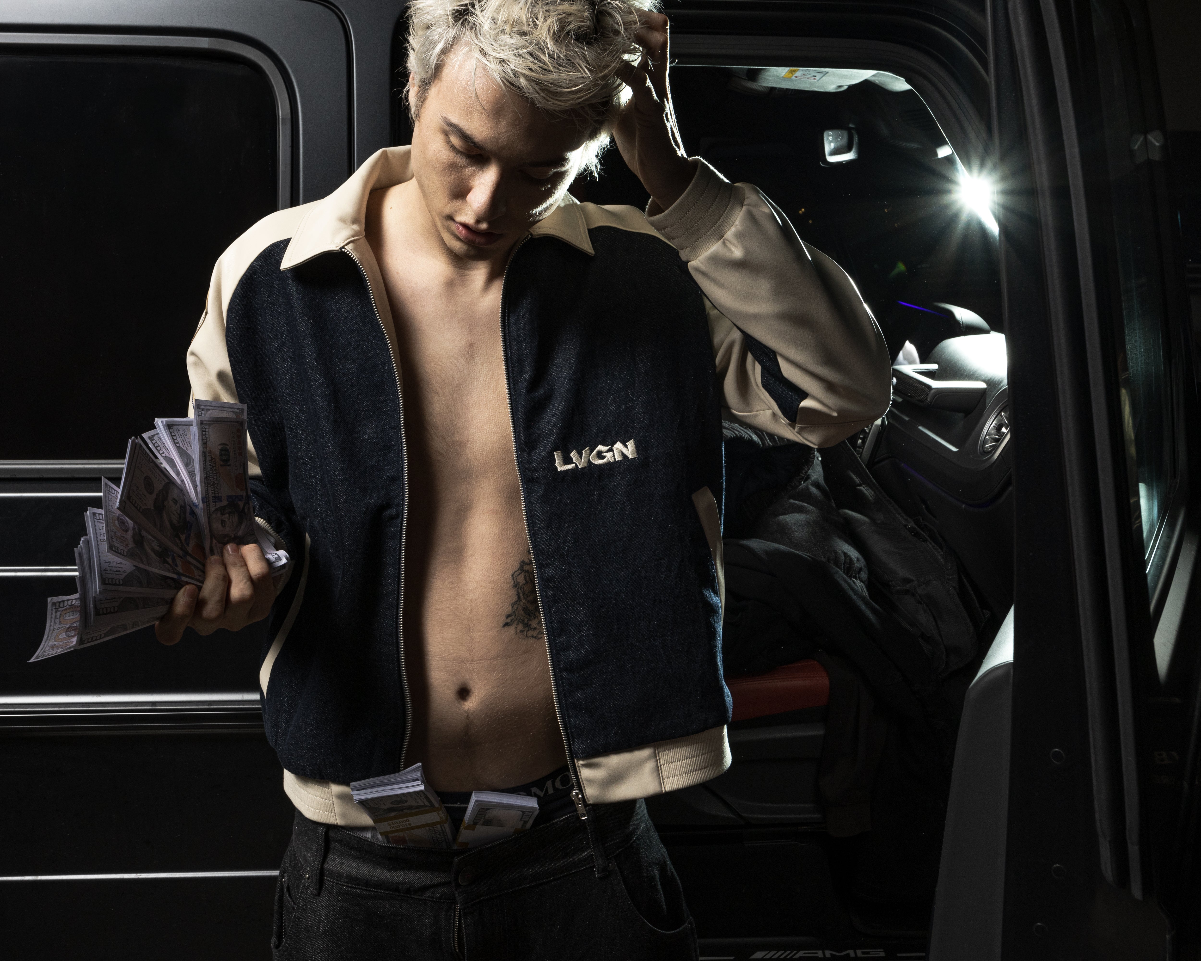 Chaqueta bomber con estrellas de LVGN